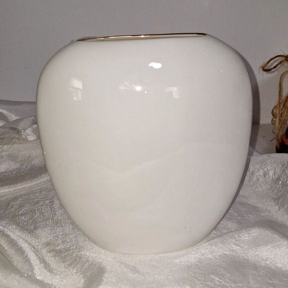 A Jay Fine China Bird Vase Hand Painted Japanese Floral Cottage-Core Home Design - Picture 5 of 13